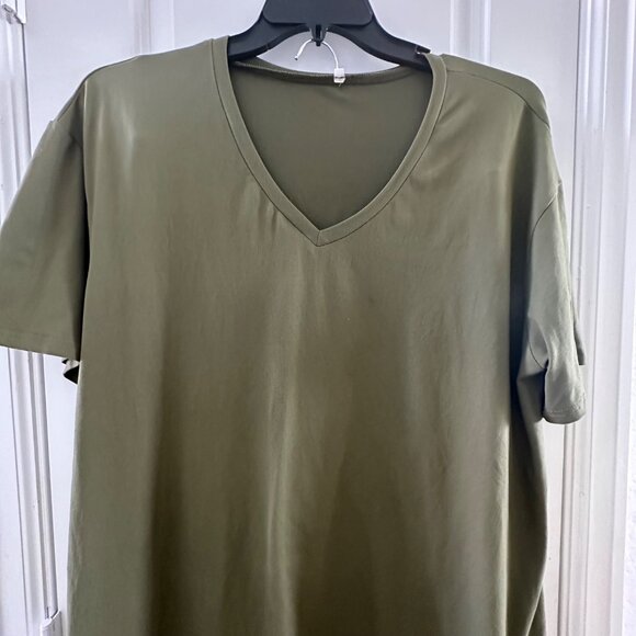Olive Green V-Neck T-Shirt & Shorts Set XL 95% Polyester 5% Spandex Lightweight - Picture 4 of 6